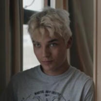 Hellooo, my name is Raúl and im just a random 16 years old guy